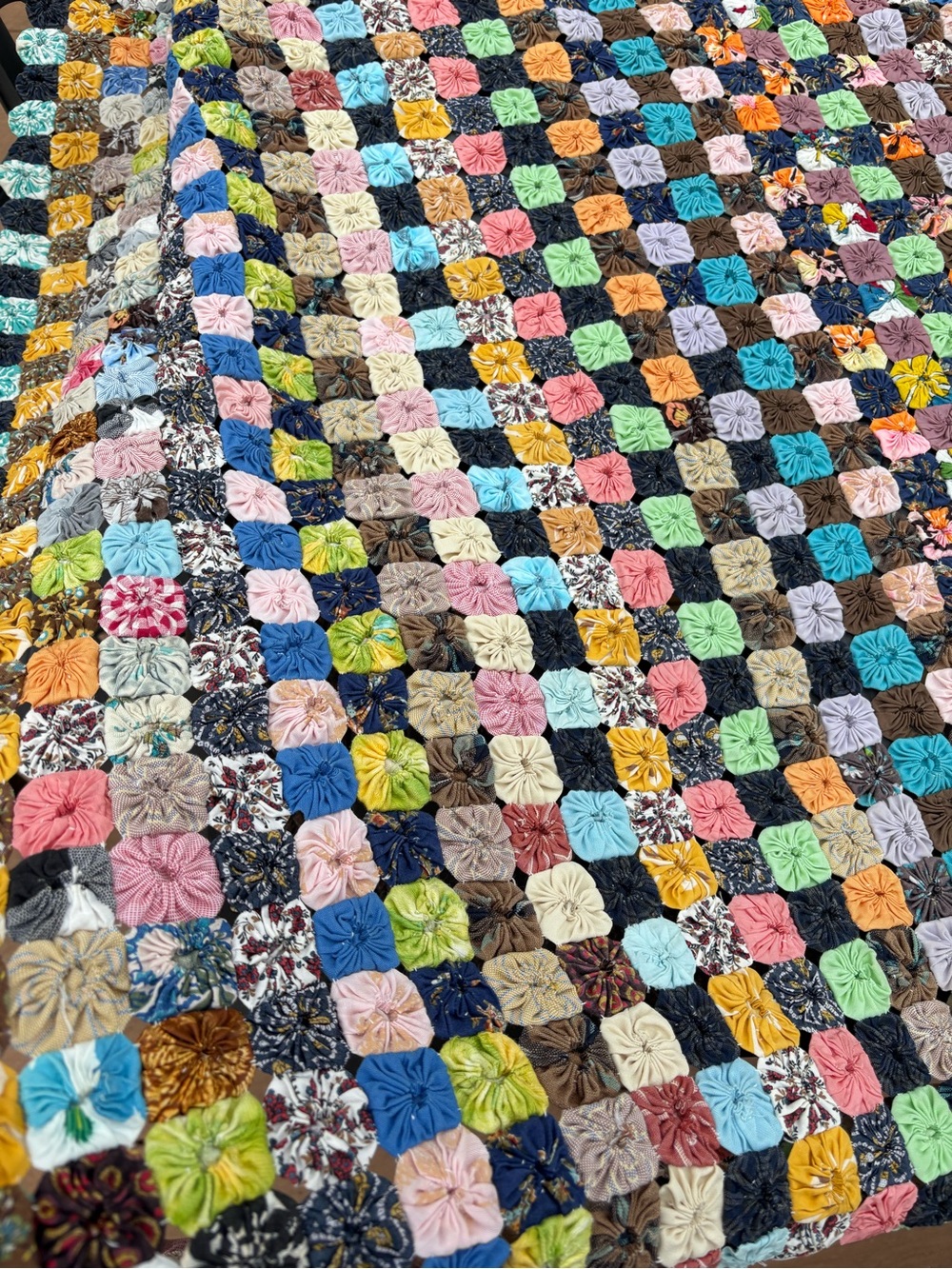 Handmade Multi‑Color yo-yo quilt coverlet. Excellent quality and condition - Picture 2 of 6
